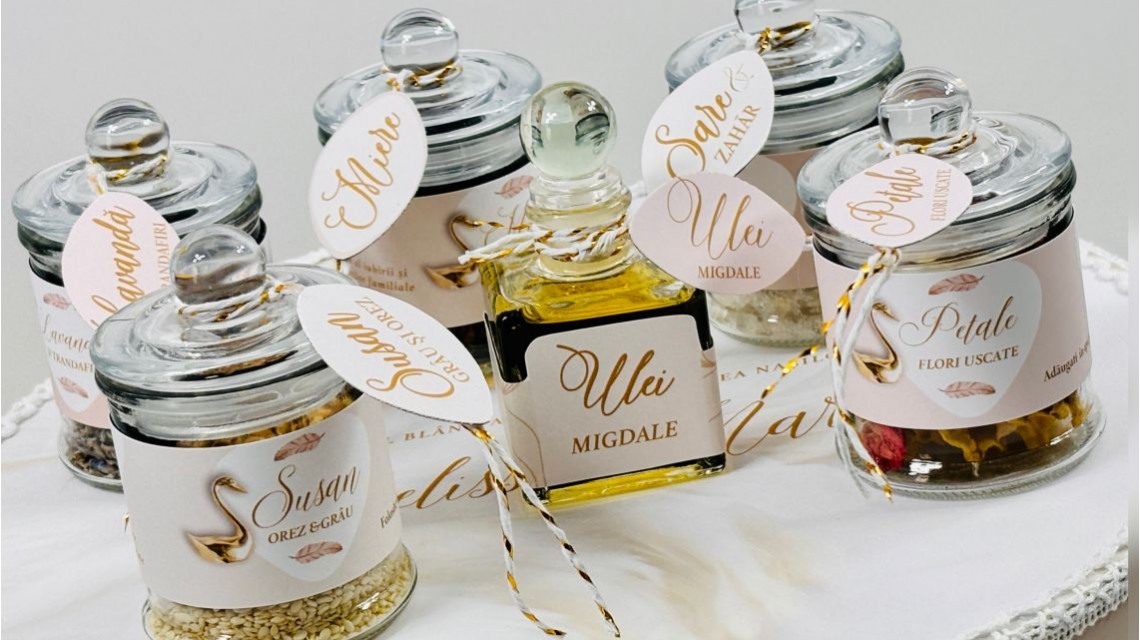 SET PRIMA BĂIȚĂ DUPĂ BOTEZ Ritualul blând al apei vegheat de nași Swan Feather 53